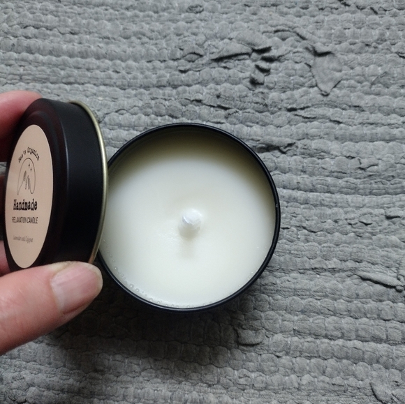 Stress and Anxiety Relief Candle with Lavender and Cajeput oils - Picture 2 of 4